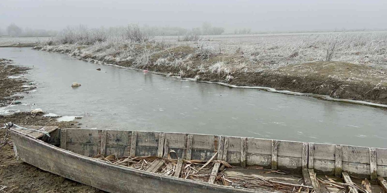 Eber Gölü dondu