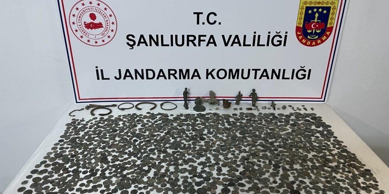 Tarihi eser operasyonunda 6 bronz heykel ile 2 bin 104 sikke ele geçirildi