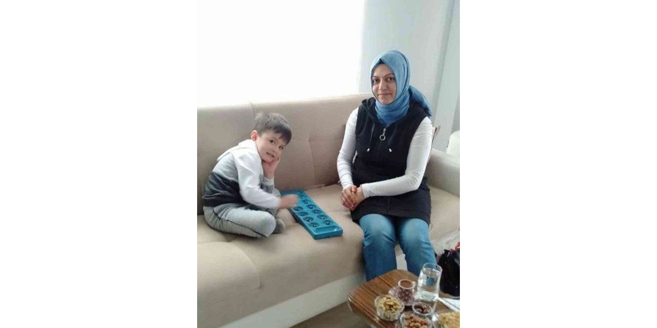 Mangala oynayarak matematiği sevdiriyor