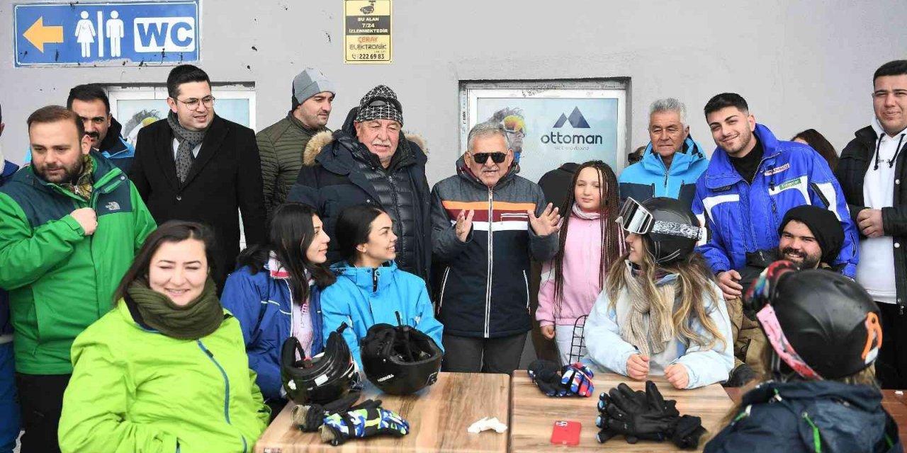 Başkan Büyükkılıç, Yerli ve Yabancı Turistlerle Erciyes’te Buluştu