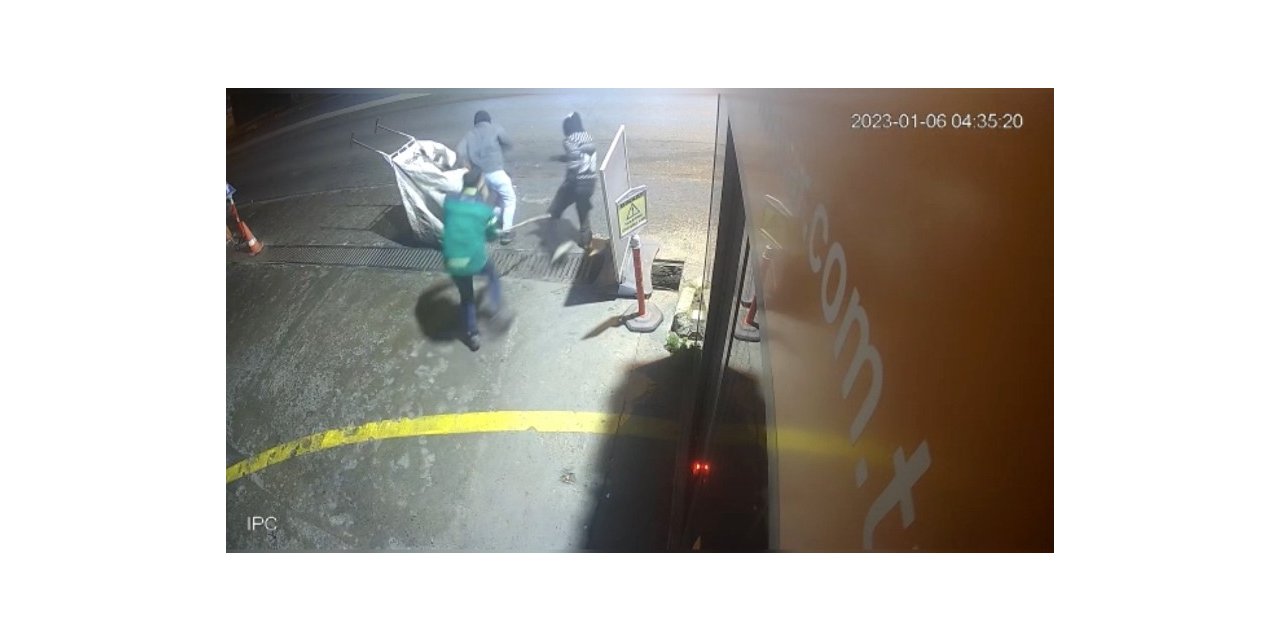 İstanbul’da mazgal hırsızlarına sopalı müdahale kamerada: Neye uğradığını şaşırdılar