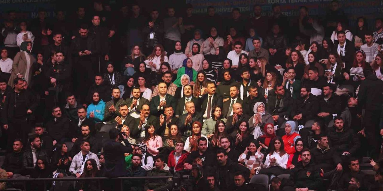 Üniversiteli gençler  ‘ÜniAK FEST’te bir araya geldi