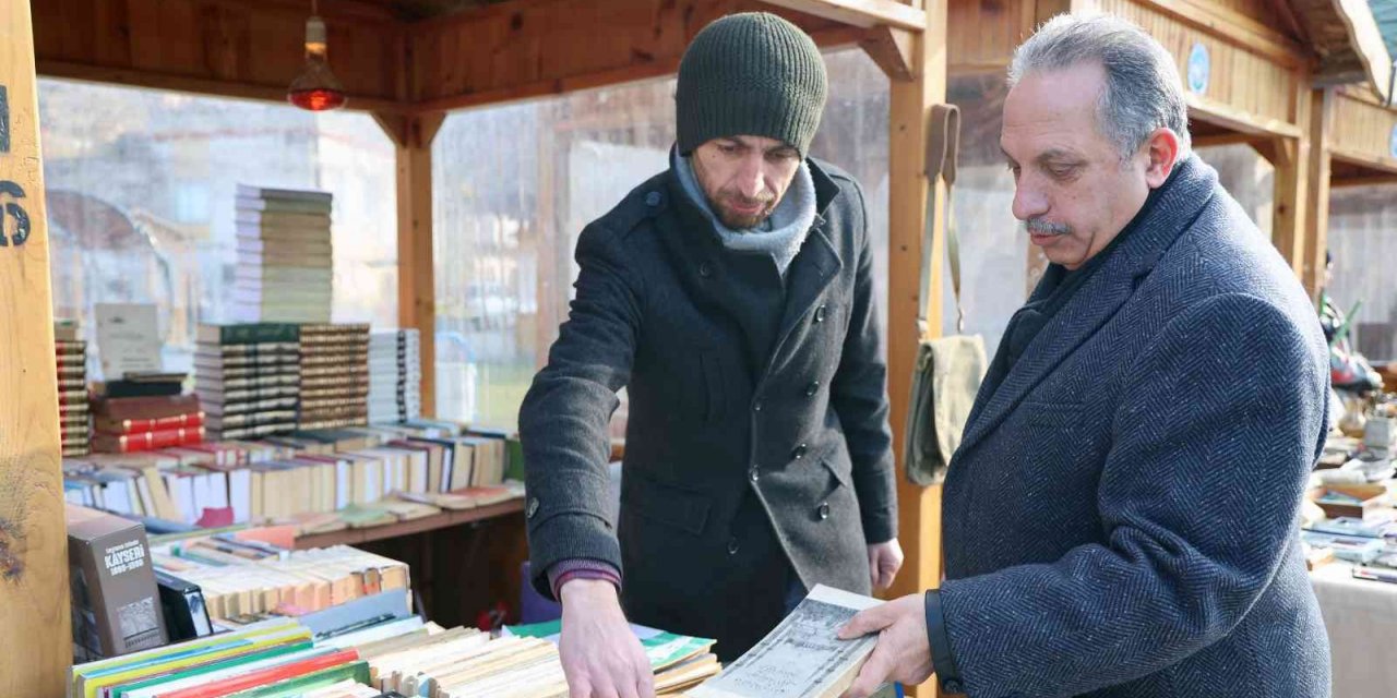 Başkan Yalçın yılın ilk antika pazarında