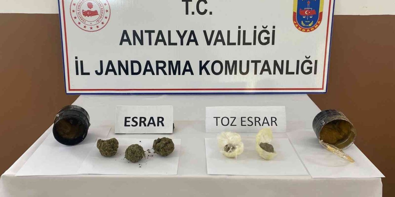 Jöle kutusunun içinden uyuşturucu çıktı