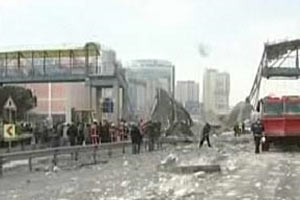 Otoyol inşaatı çöktü: 7 ölü