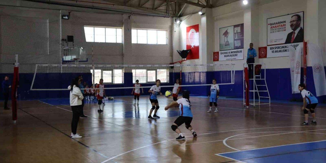 Elazığ’da küçükler Voleybol İl Şampiyonası başladı