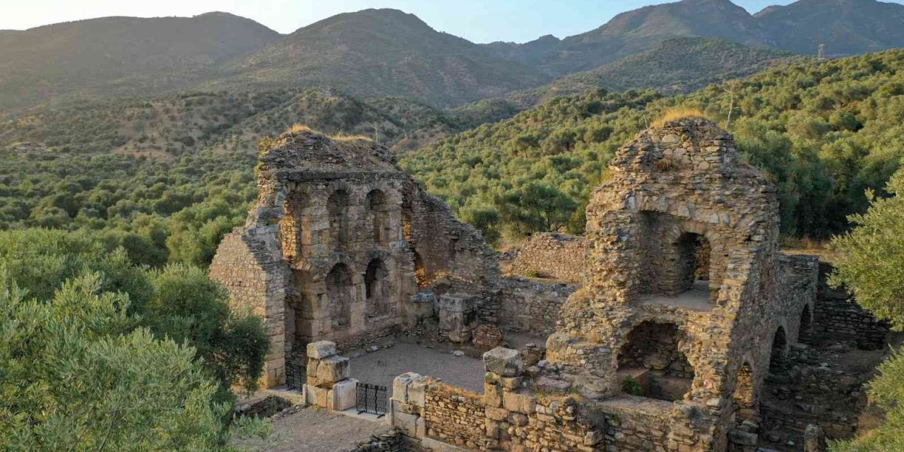 Nysa’nın eğitim kenti sembolü 18 asırlık kütüphane dikkat çekiyor