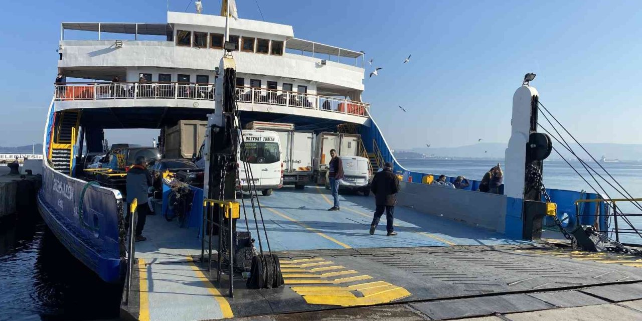 Bozcaada ve Gökçeada’ya fırtına nedeniyle yarınki tüm feribot seferleri iptal edildi