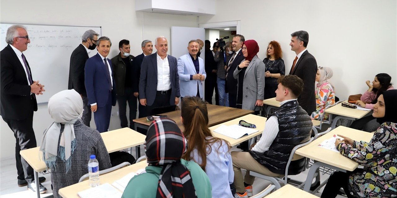 Akdeniz Belediyesi’nin eğitim desteği öğrencilerin hesaplarına yatırıldı