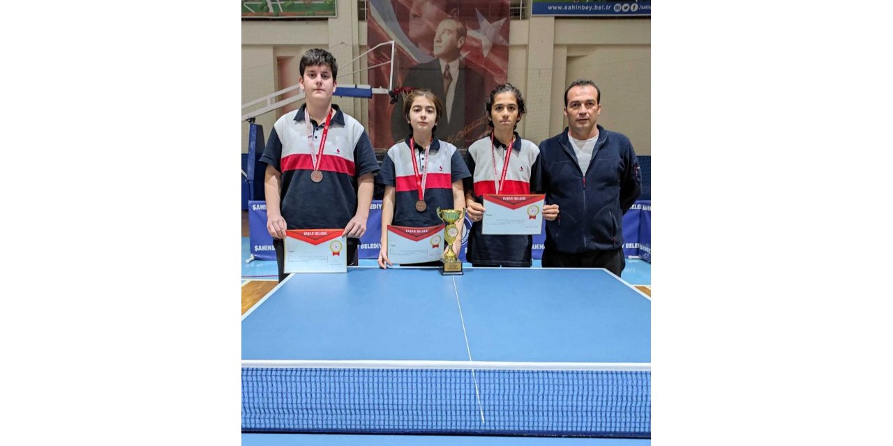 SANKO Okulları masa tenisi takımı il dördüncüsü oldu