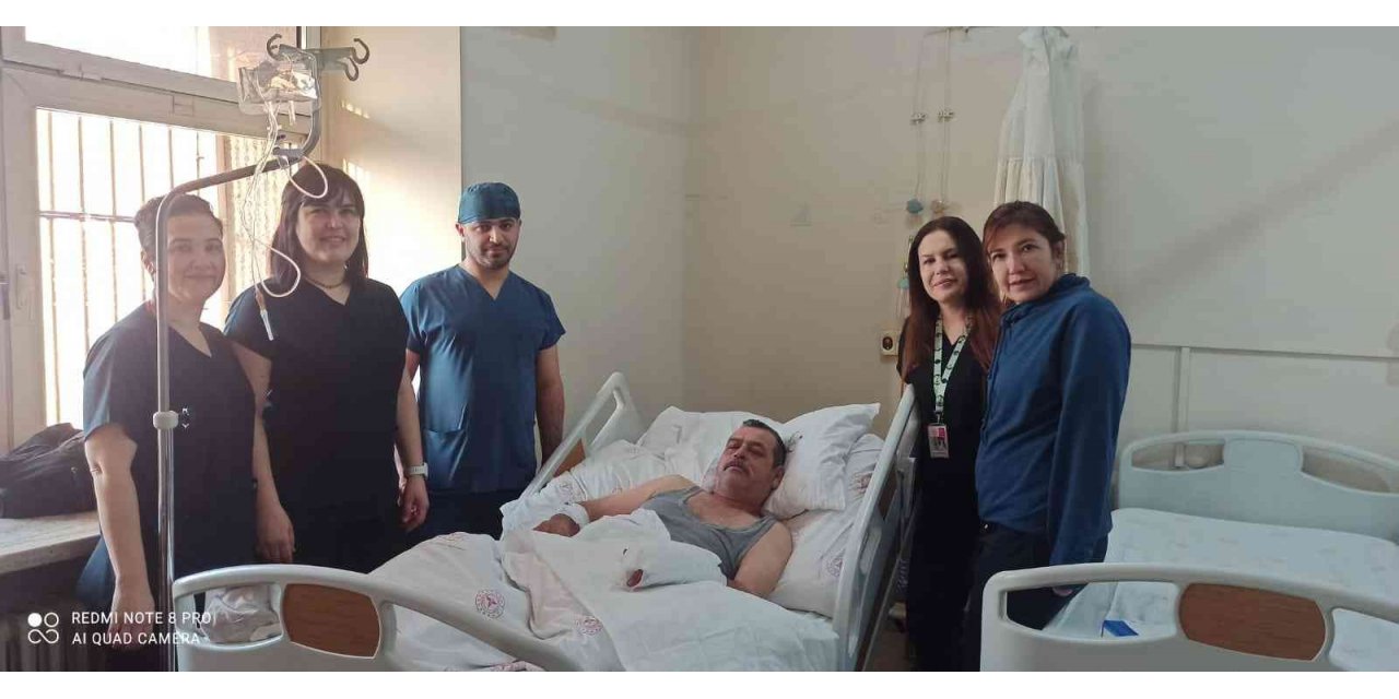 Hızar makinesine elini kaptıran işçi, başarılı operasyonla parmaklarına kavuştu