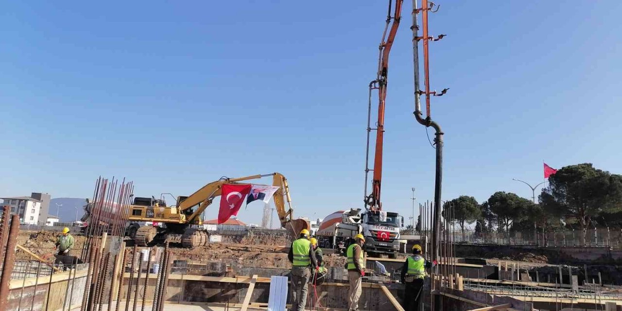 Soma’ya 7 bin kapasiteli yeni stadın temeli atıldı