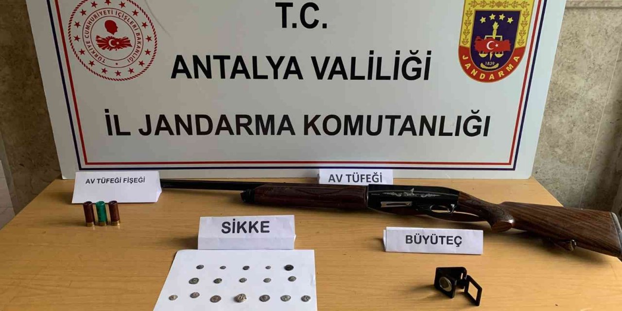 Tarihi eser kaçakçılığı operasyonunda 17 sikke ele geçirildi