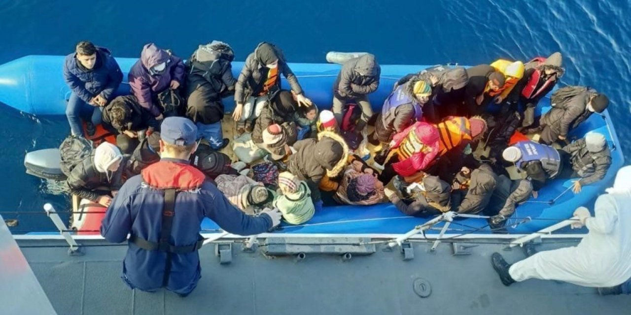 Yunan unsurlarınca ölüme terk edilen 34 kaçak göçmen kurtarıldı