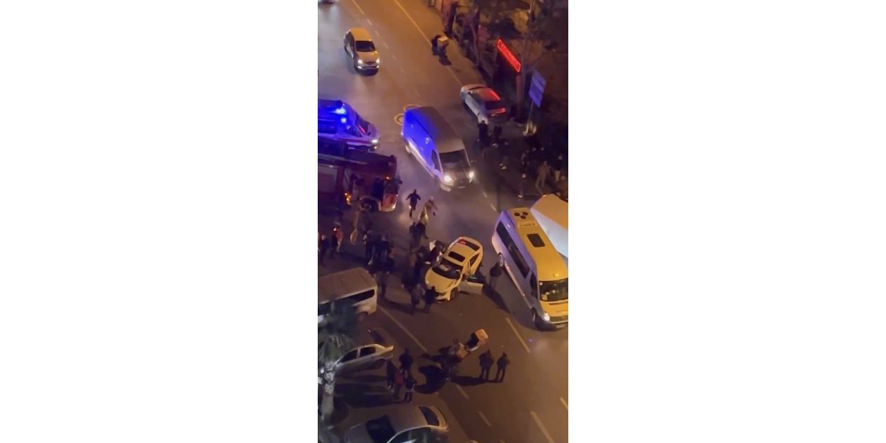 Kartal’da otomobil ile çarpışan panelvan devrildi: 2 yaralı