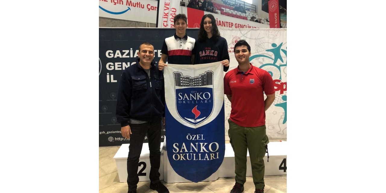 Sanko okulları yüzücüleri bölge birincisi ve üçüncüsü oldu