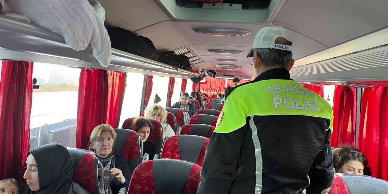 Yolculara emniyet kemerinin önemi anlatıldı