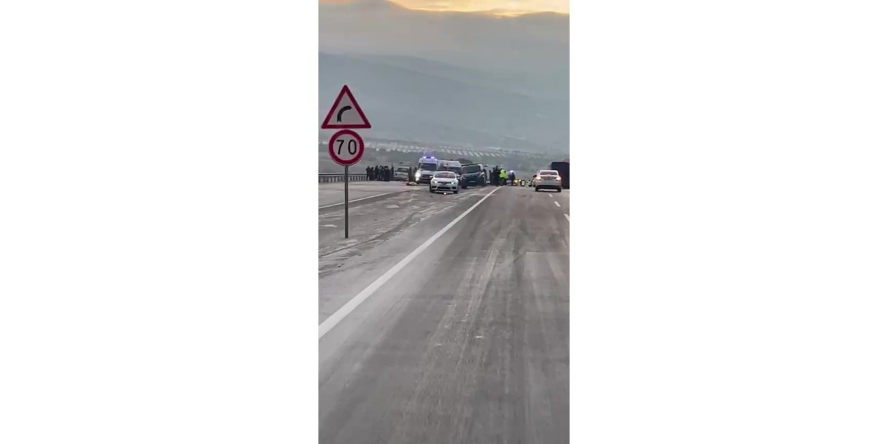 Denizli’de servis aracı devrildi: 2 ölü, 12 yaralı