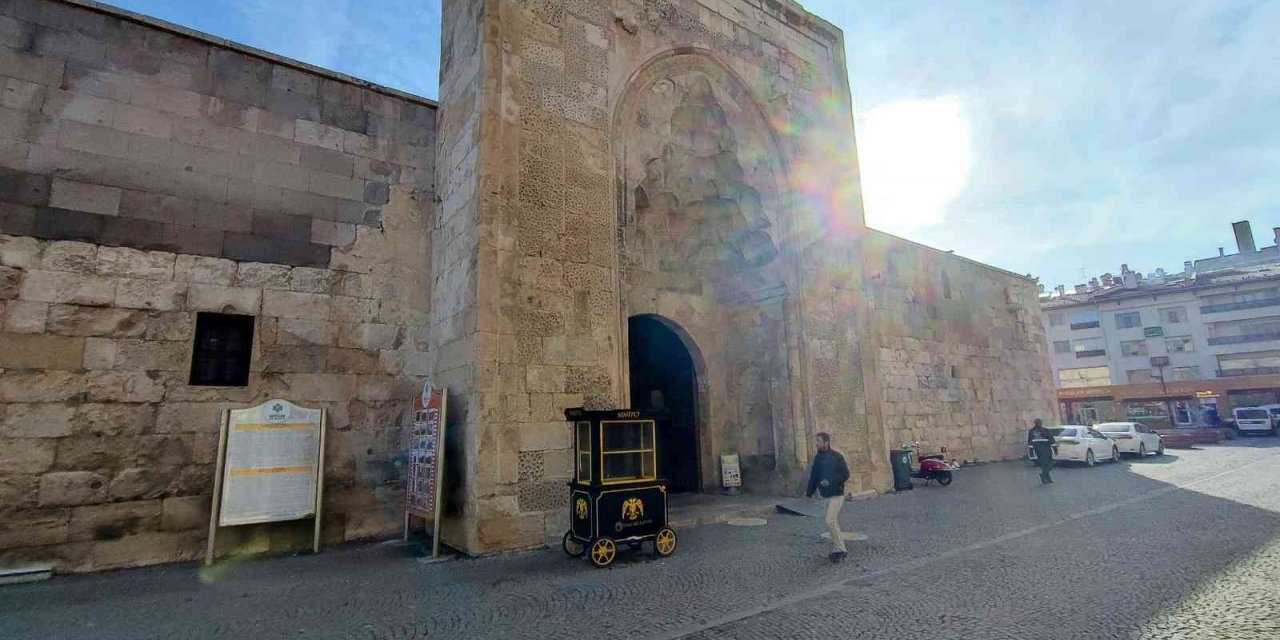 Dünya’nın en eski hastanelerinden biri, 8 asırdır ayakta