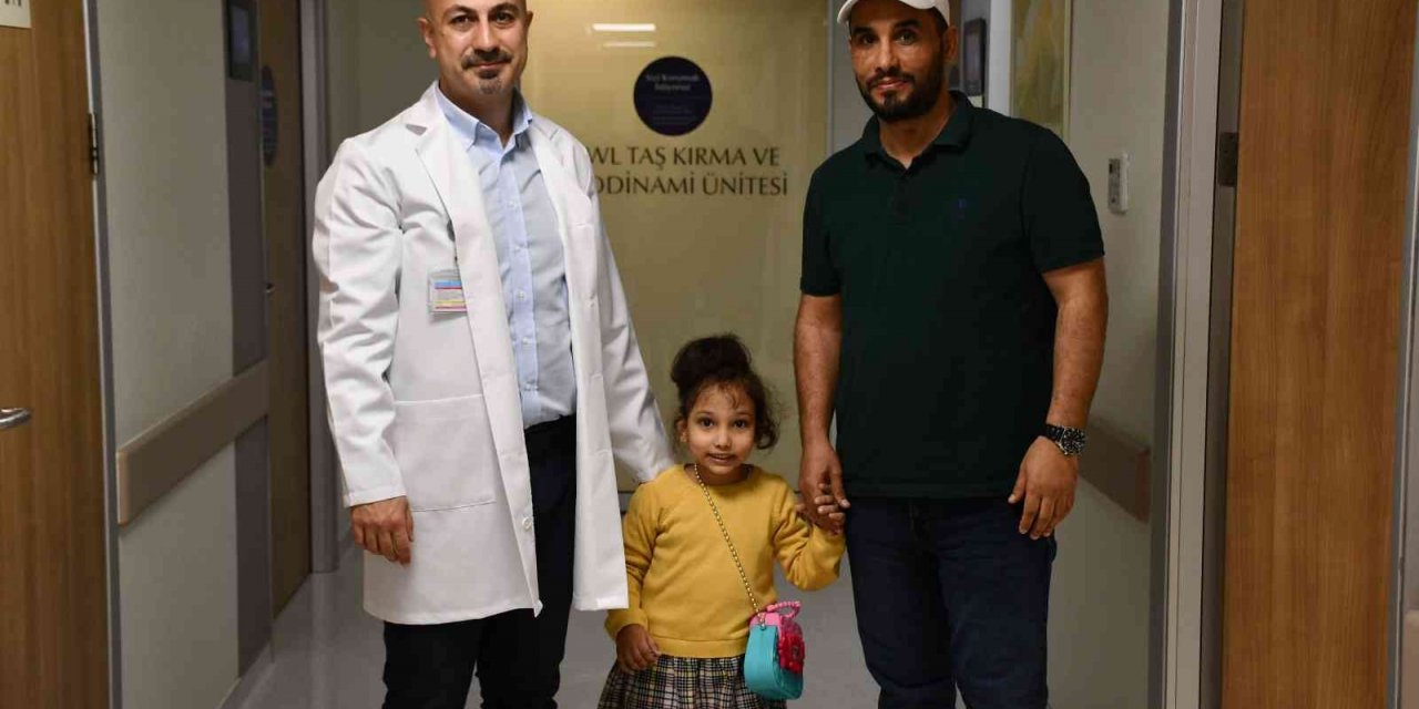 Libyalı 5 yaşındaki Malk mesane pili tedavisiyle Türkiye’de şifa buldu