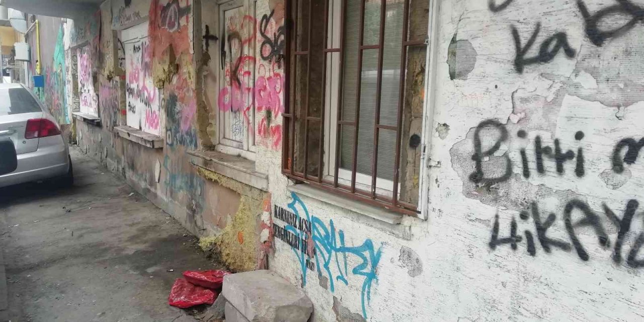 Sokaktaki çirkin görüntü