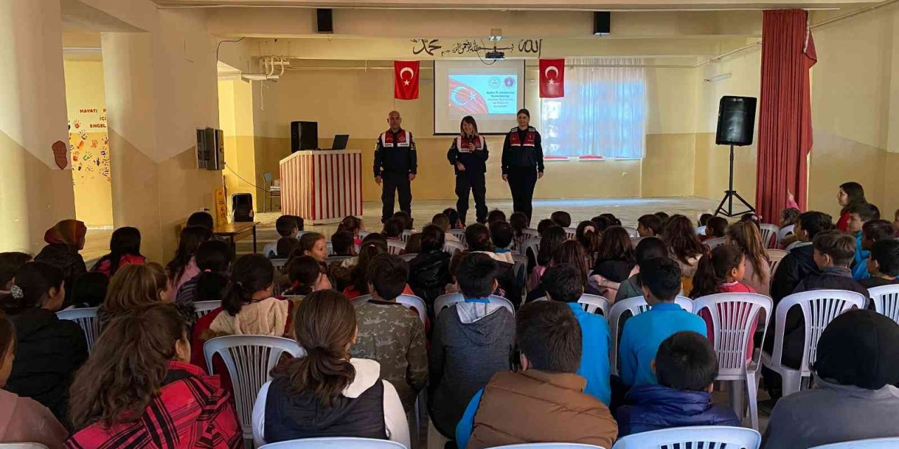 Jandarmadan öğrencilere “suçtan korunma” eğitimi