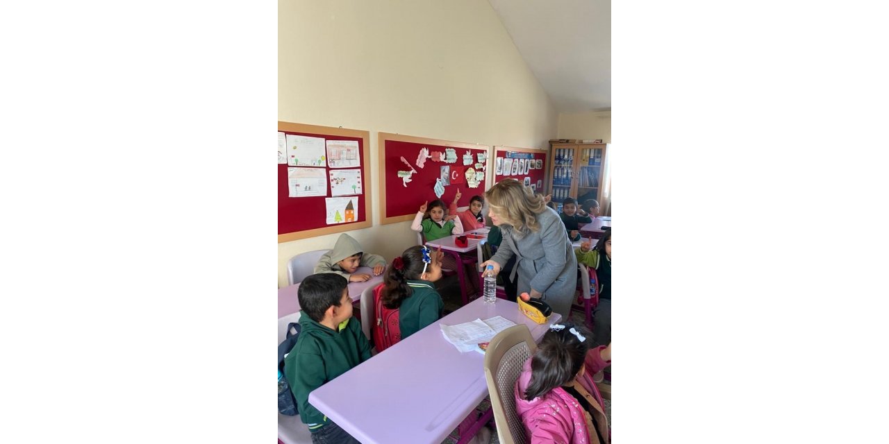 Öğrencilere kitap ve kırtasiye seti