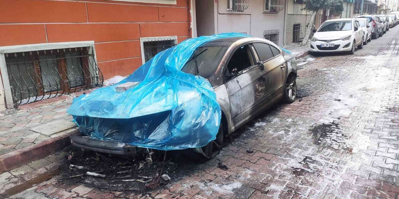 Sultangazi’de cezaevinden çıkan adam, komşusunun aracını yaktı