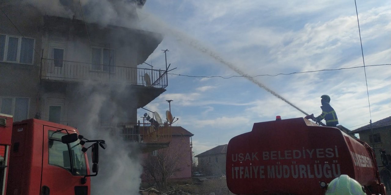 4 katlı binada çıkan yangında karı koca dumandan etkilendi