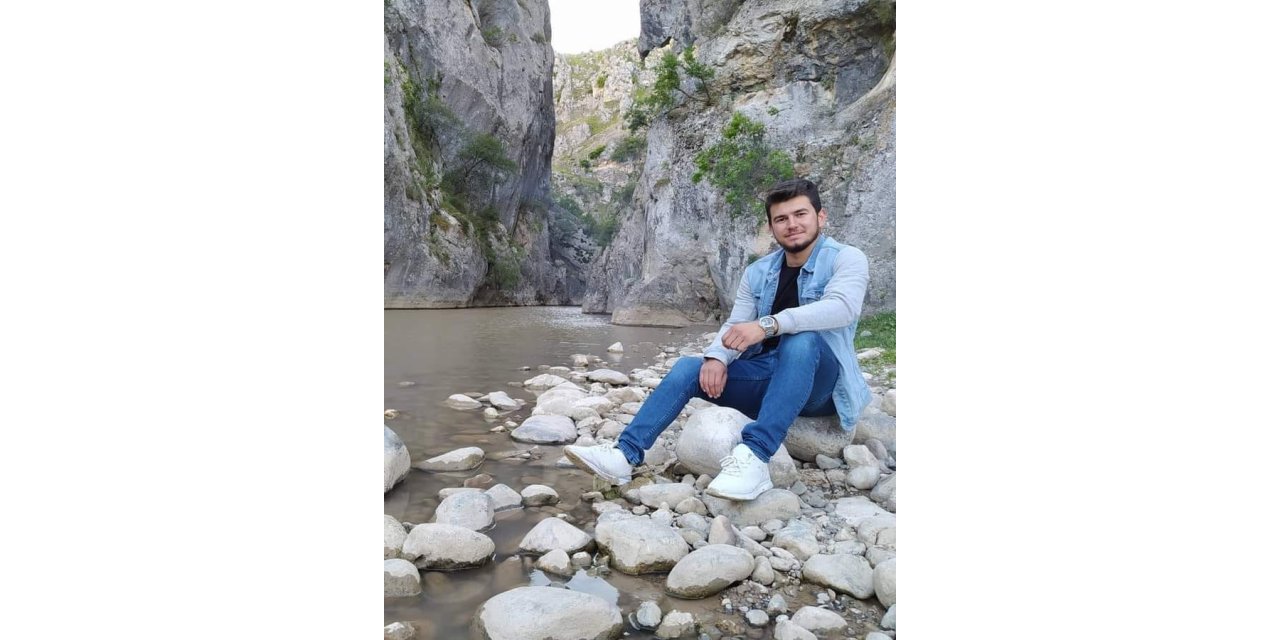 Tıra arkadan çarpan otomobilin sürücüsü uzman çavuş yaşamını yitirdi