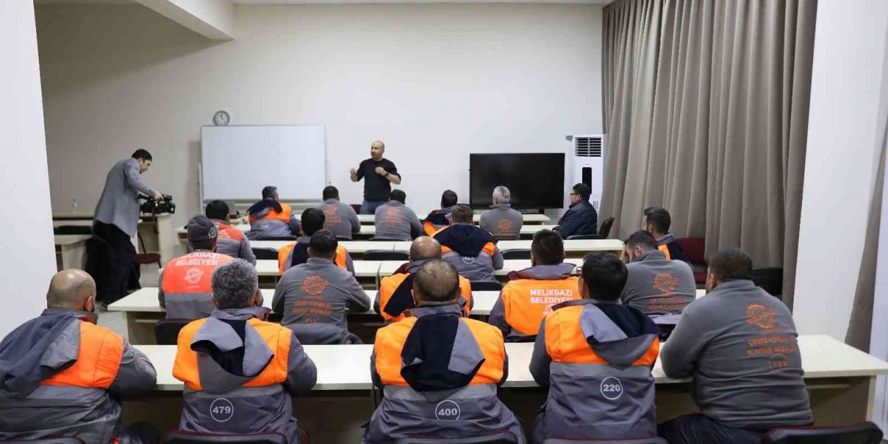 Melikgazi’de belediye-üniversite işbirliği ile personele eğitim veriliyor