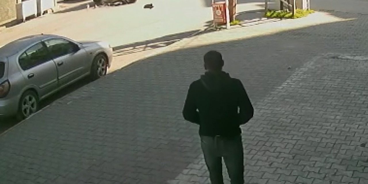 Otomobilden kaçtı, kamyona çarptı