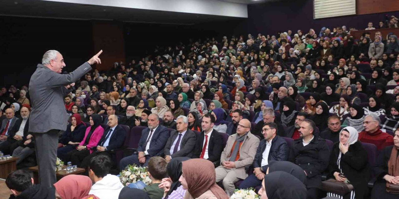 Canik’te Nurullah Genç konferansı