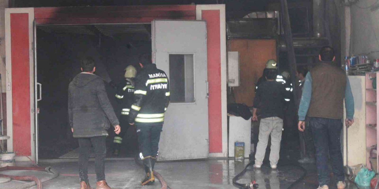 Oto boya atölyesinde yangın korkuttu