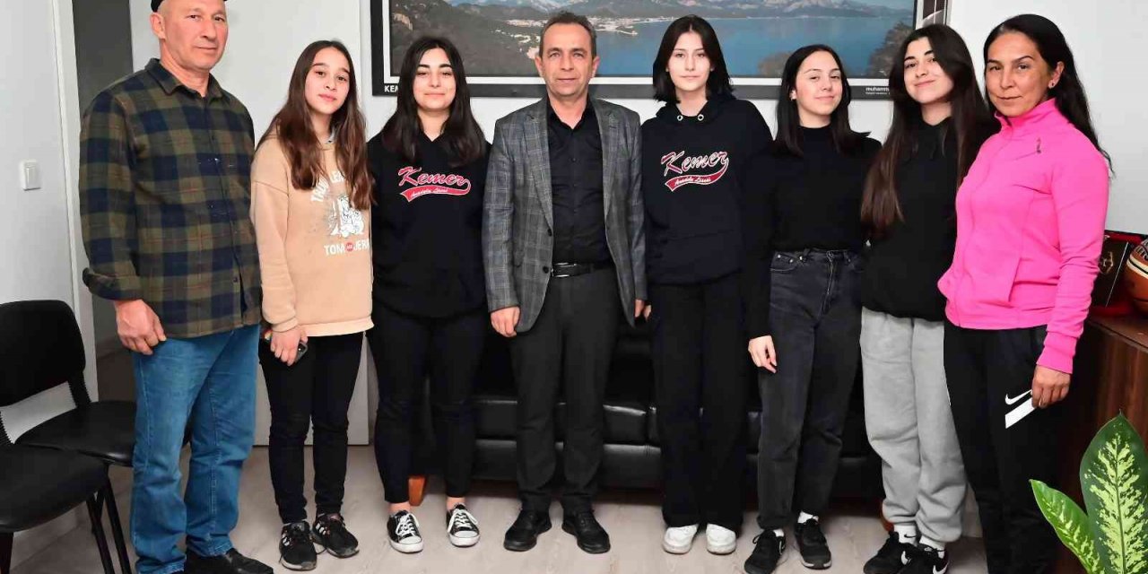 Kemer Belediyesi’nden sporculara ulaşım desteği