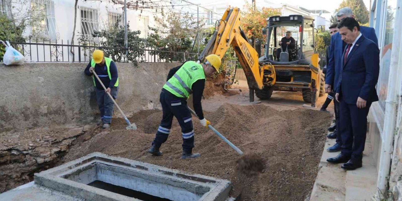 Başkan Aras, Dere Sokak’ta incelemelerde bulundu