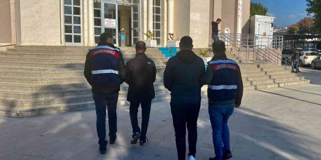 Fethiye’de kesinleşmiş hapis cezası bulunan 2 firari yakalandı