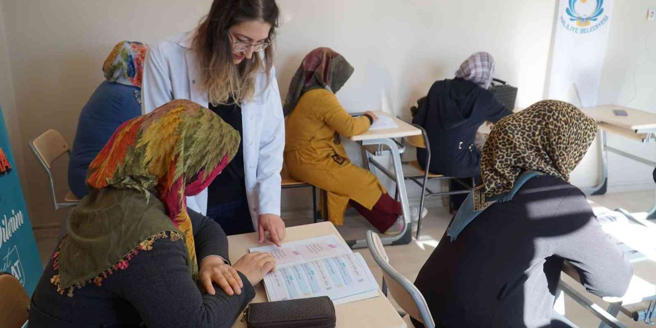 Haliliye’de kadınlar okuma yazma öğreniyor