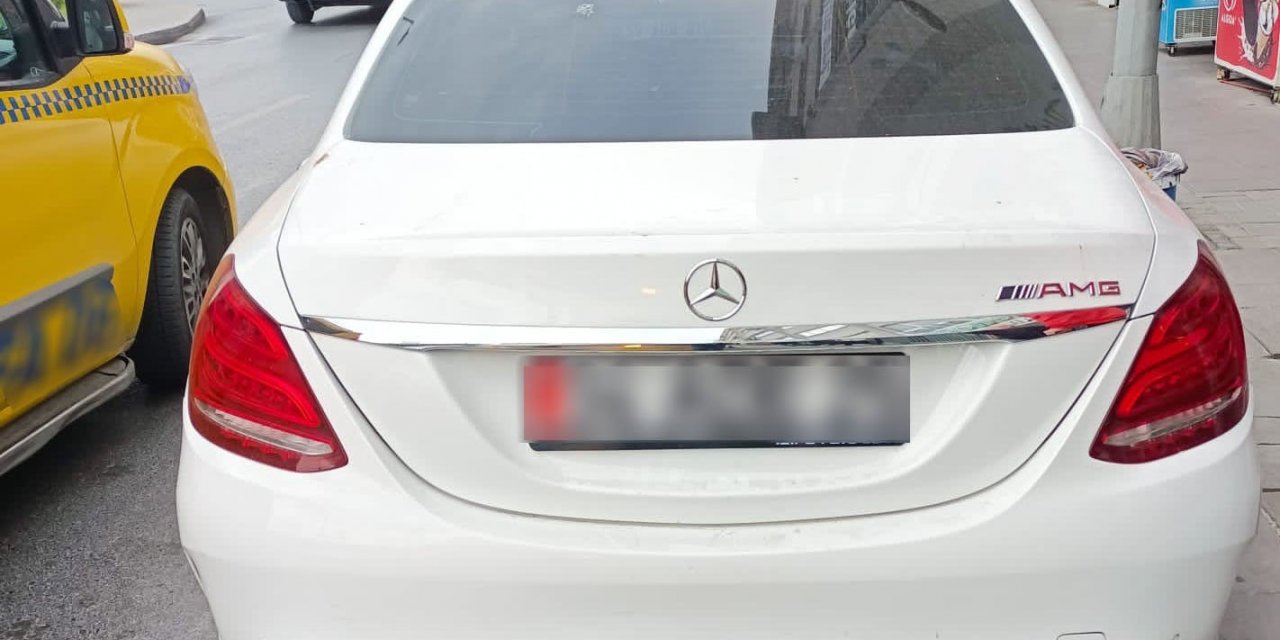 Bahçelievler’de vinçle kuzu indirerek çakarlı otomobiline bindiren şahsa para cezası yağdı