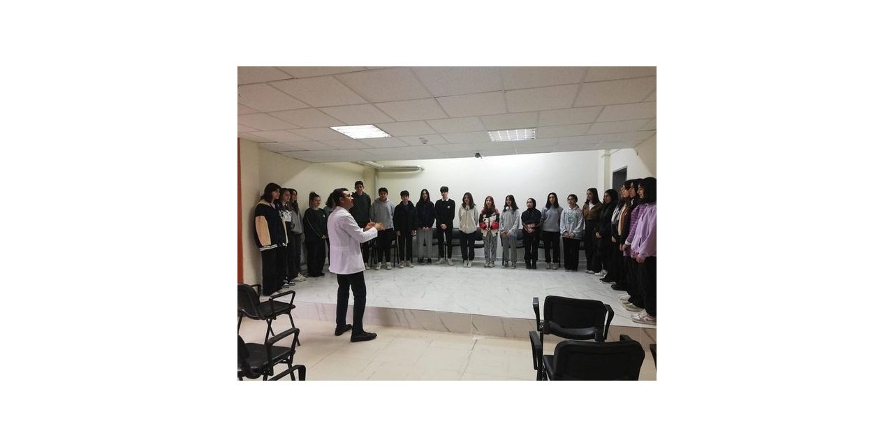 Söğüt Anadolu Lisesi öğrencileri korosu