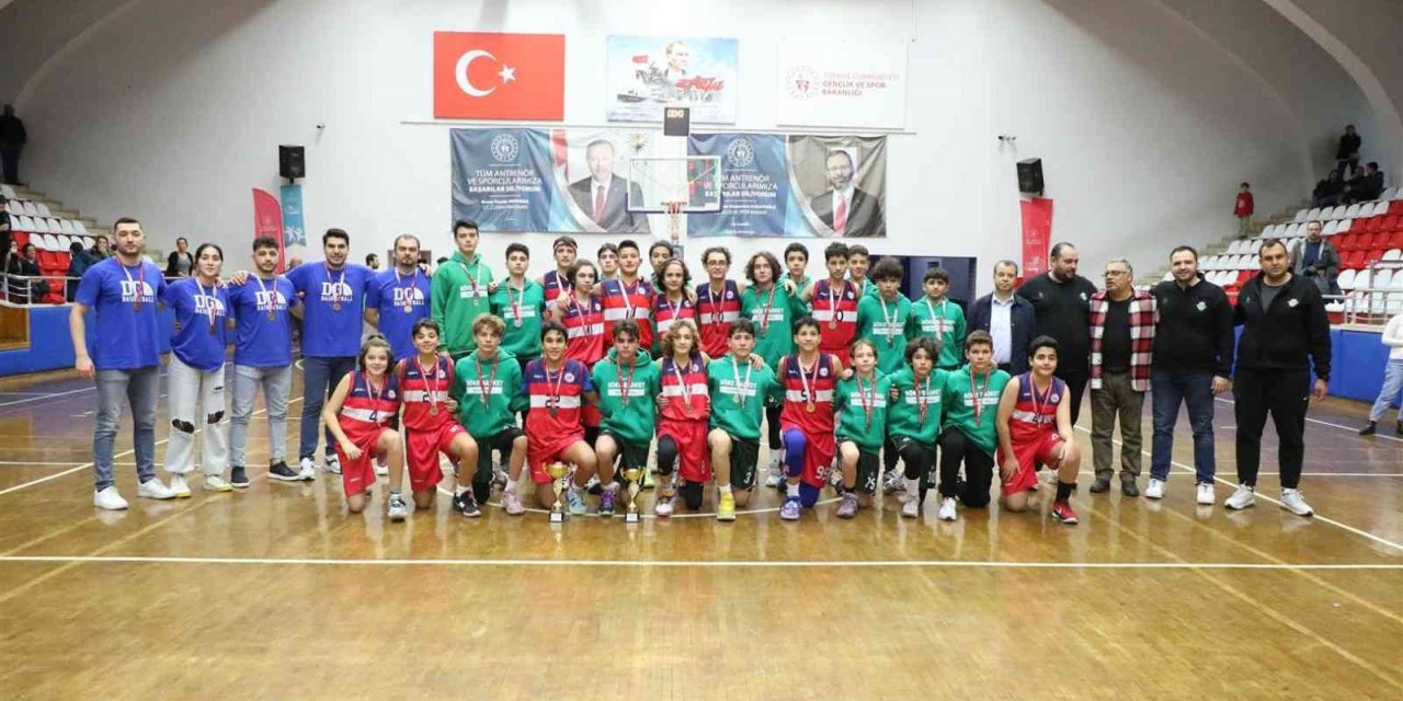 Basketbol U14 Erkekler İl Birinciliği müsabakaları sona erdi