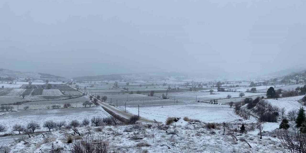 İzmir Bozdağ’a mevsimin ilk karı düştü