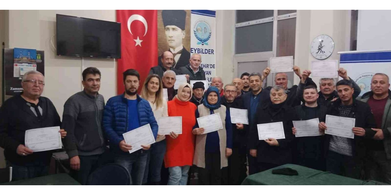 Eskişehir’de ‘Arıcılık’ kursunu bitiren 30 kursiyere törenle sertifika belgeleri verildi