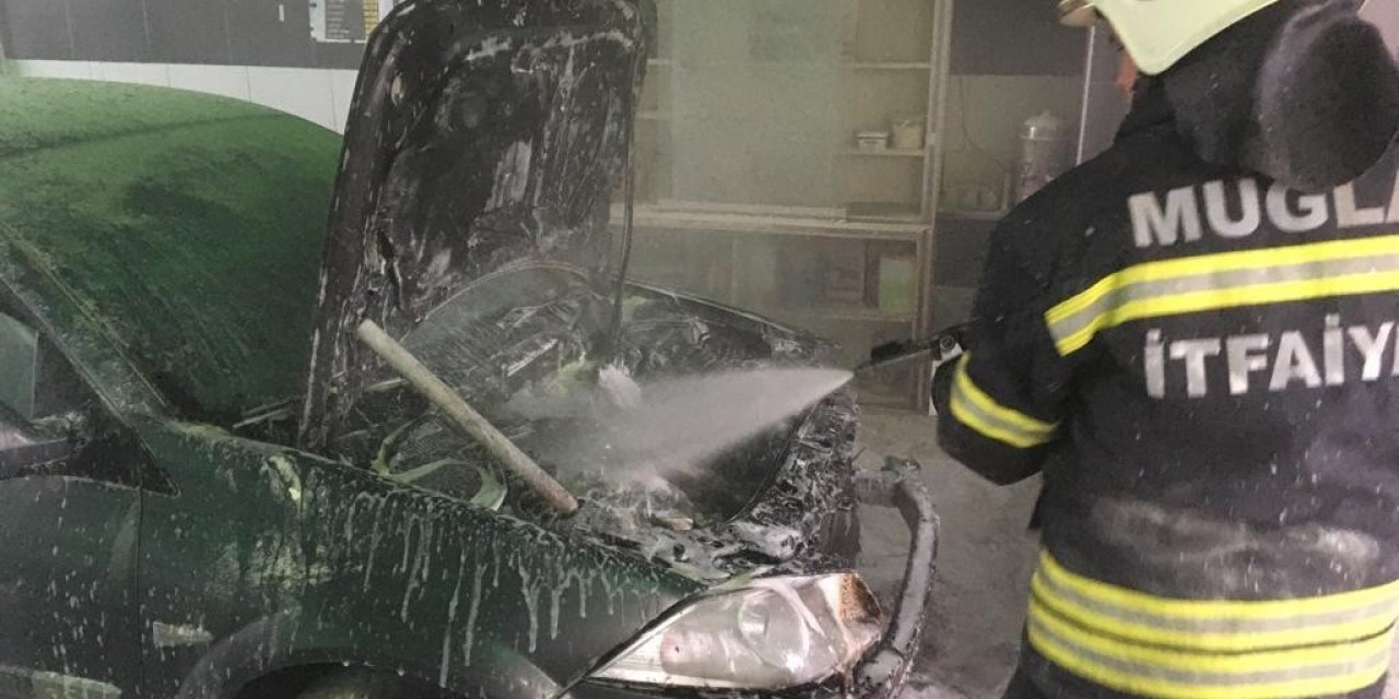 Muğla’da araçta çıkan yangın korkuttu