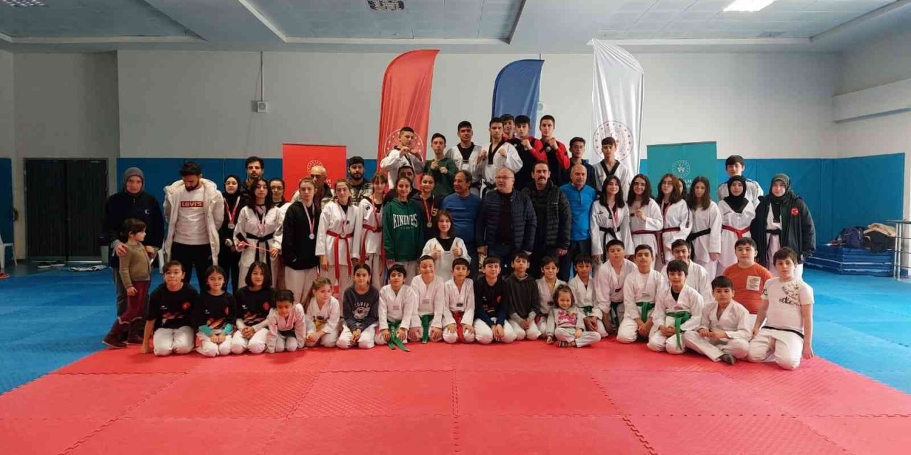 Okul sporları gençler tekvando müsabakaları sona erdi