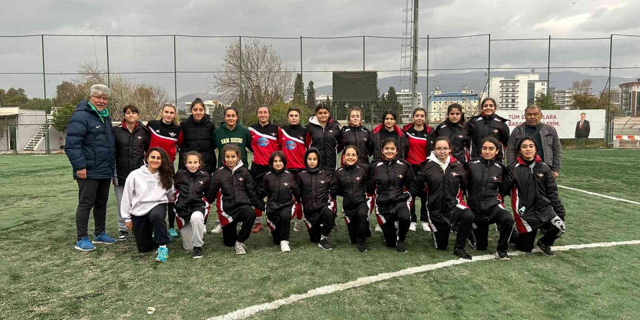 Zafer Sporlu 25 kadın futbolcu milli takım seçmelerine katıldı