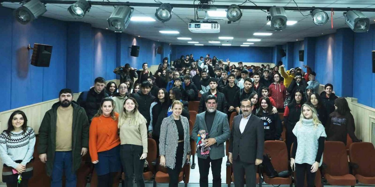 Genç iletişimciler usta gazeteciyi ağırladı