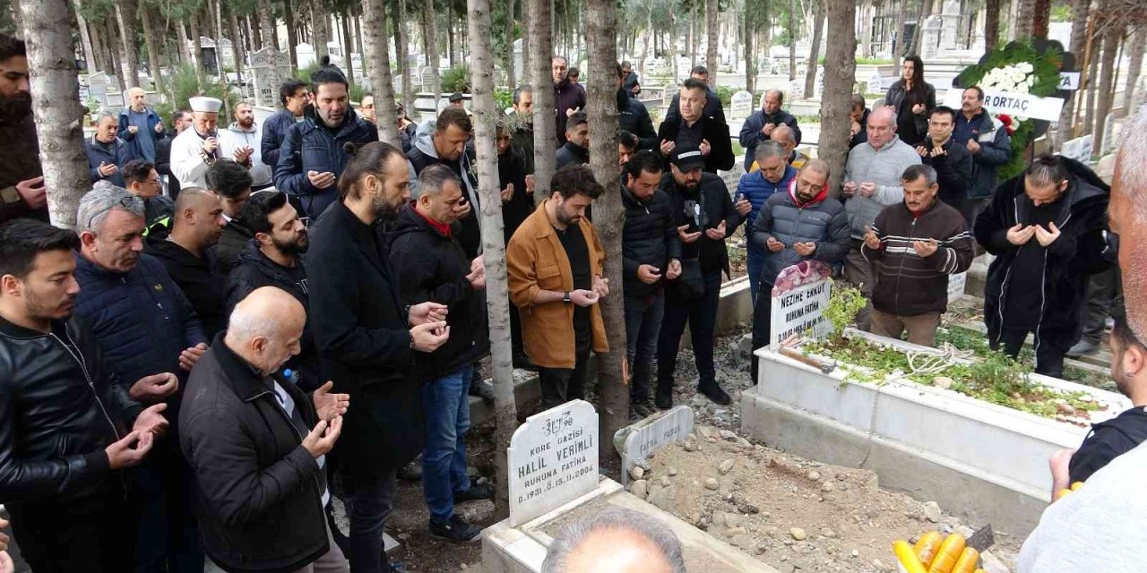 Ünlü müzisyen Hakan Yelbiz memleketi Mersin’de toprağa verildi