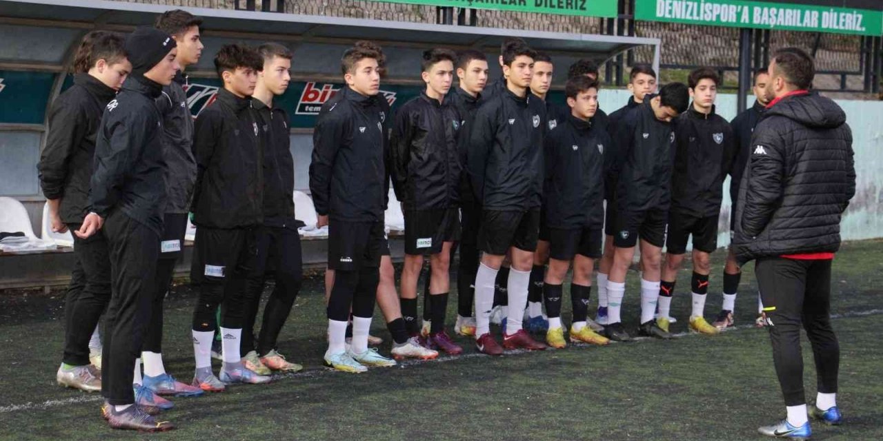 Genç horozlar Uşakspor’a sıkı hazırlanıyor