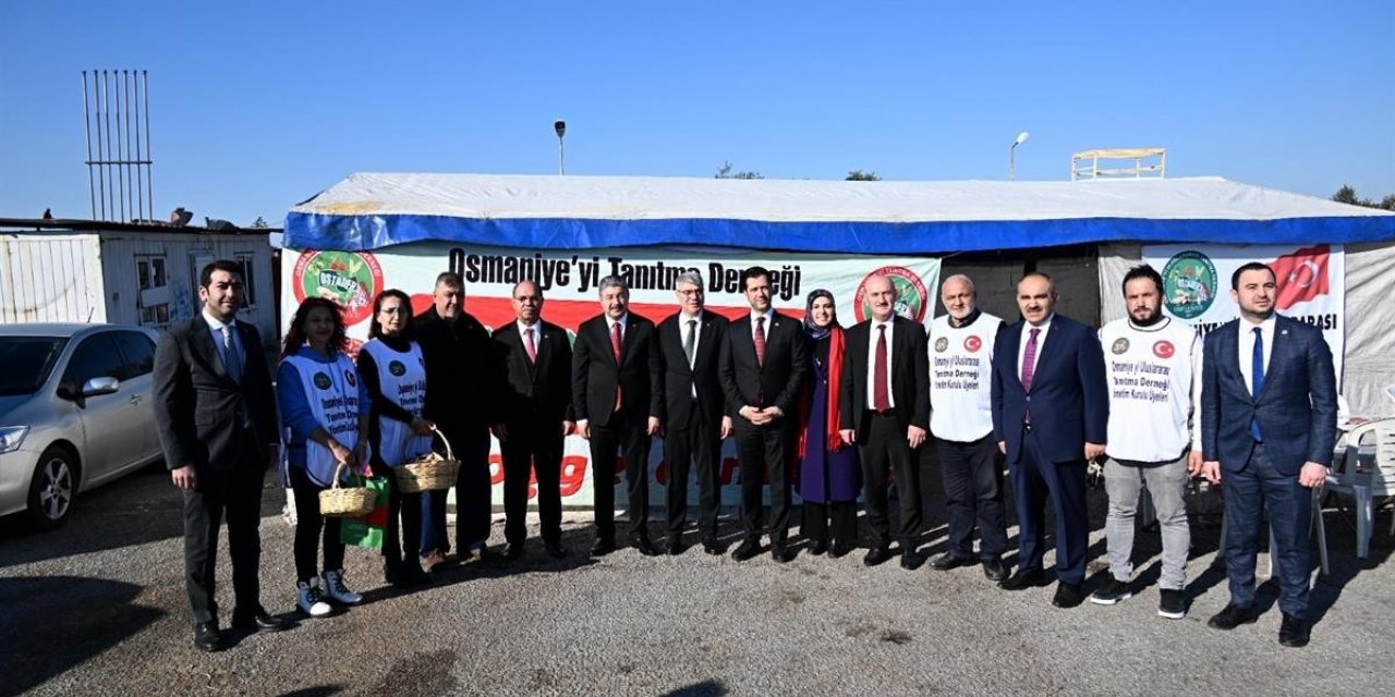 Tanıtım için sürücülere Osmaniye yer fıstığı dağıtıldı